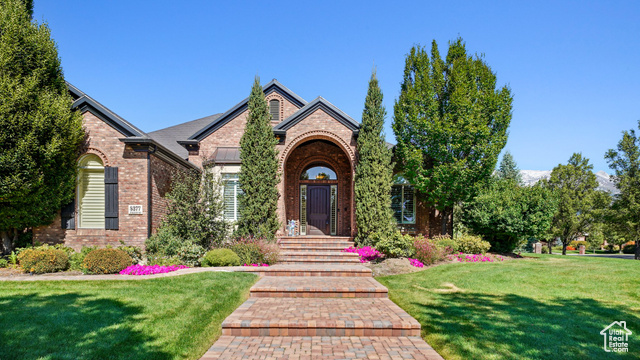 View of front of house featuring a front yard