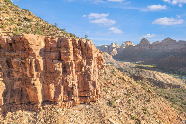 PARUNUWEAP CIR, Springdale UT 84767