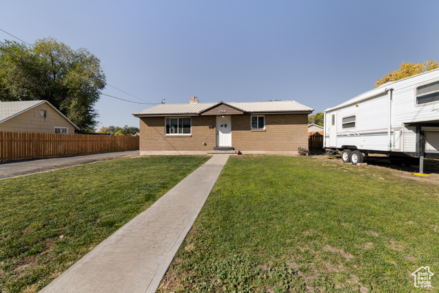 284 S 100 E, Vernal, Utah 84078, 3 Bedrooms Bedrooms, ,1 BathroomBathrooms,Residential,Single Family Residence,284 S 100 E,2027901