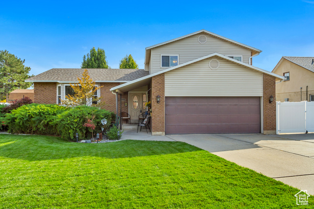 2233 W BONANZA CT, South Jordan, Utah 84095, 3 Bedrooms Bedrooms, ,3 BathroomsBathrooms,Residential,Single Family Residence,2233 W BONANZA CT,2028318