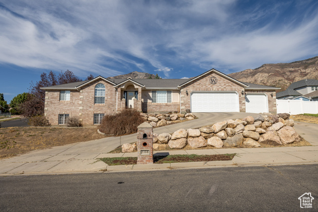 804 E 3300 N, North Ogden, Utah 84414, 6 Bedrooms Bedrooms, ,4 BathroomsBathrooms,Residential,Single Family Residence,804 E 3300 N,2028877