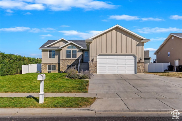 3286 W 700 S, Syracuse, Utah 84075, 6 Bedrooms Bedrooms, ,3 BathroomsBathrooms,Residential,Single Family Residence,3286 W 700 S,2029131