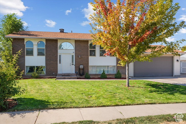 5043 S 2800 W ,Roy UT 84067