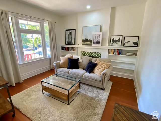 Photo 6 for MLS #2029376 at 931 E Laird Ave
