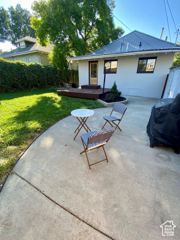 Photo 7 for MLS #2029376 at 931 E Laird Ave