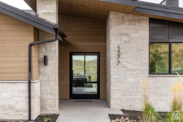 Photo 86 for MLS #2029955 at 1577 W Skyridge Dr