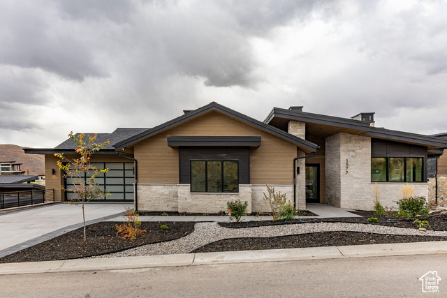 Photo 2 for MLS #2029955 at 1577 W Skyridge Dr