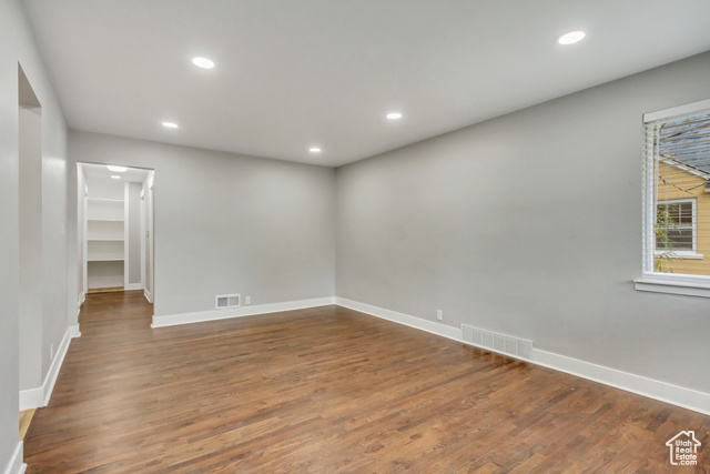 Photo 2 for MLS #2030155 at 2609 S Lake St