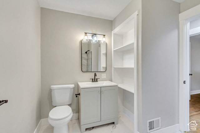 Photo 5 for MLS #2030155 at 2609 S Lake St