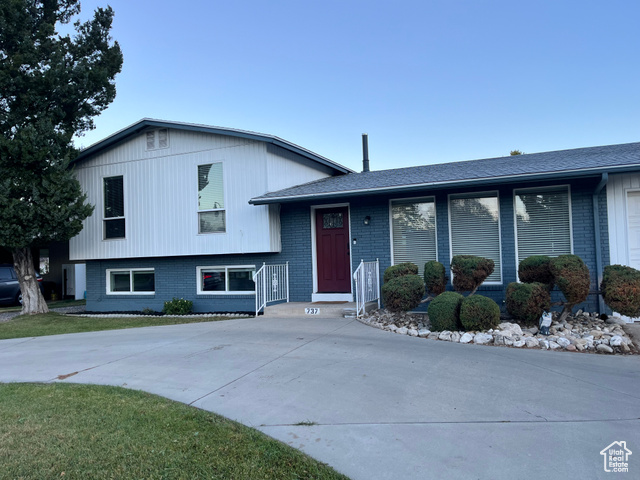 737 E CENTER ST, Orem, Utah 84097, 5 Bedrooms Bedrooms, ,4 BathroomsBathrooms,Residential,Single Family Residence,737 E CENTER ST,2030432