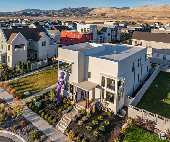 Mountain views with wrap-around green space, this modern home is truly unique.