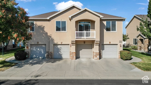 View of front of house featuring a garage