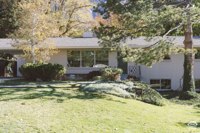 View of front of property featuring a front lawn