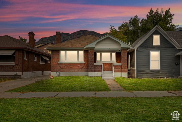 View of front of house featuring a yard