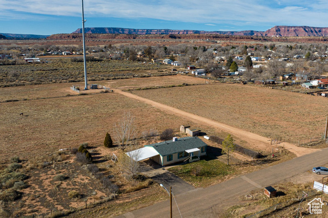 Bird's eye view with a mountain view