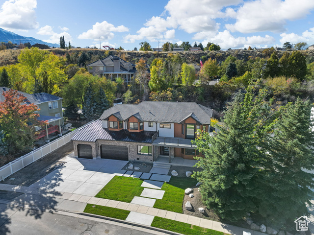 Drone / aerial view featuring a mountain view