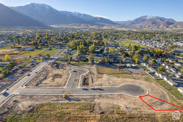 Birds eye view of property featuring a mountain view