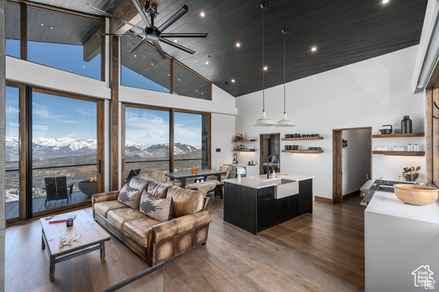 Photo 18 for MLS #2044516 at 2047 S Ridge Line Dr