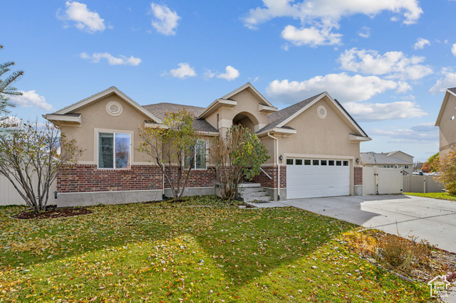 View of front of home featuring a front lawn