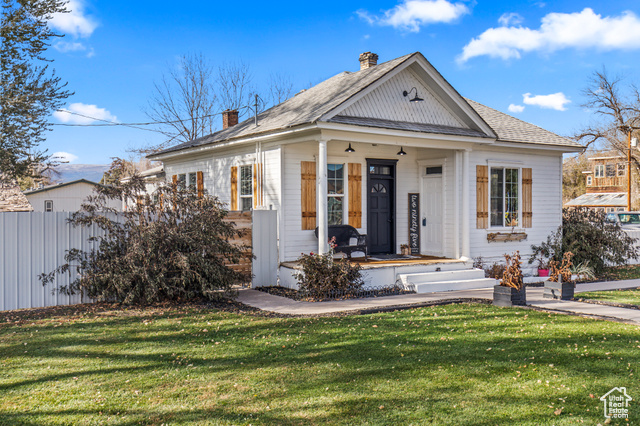 View of front of property featuring a front lawn