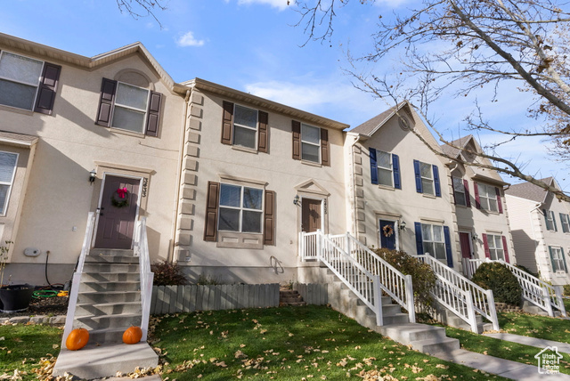 Townhome / multi-family property with a front yard