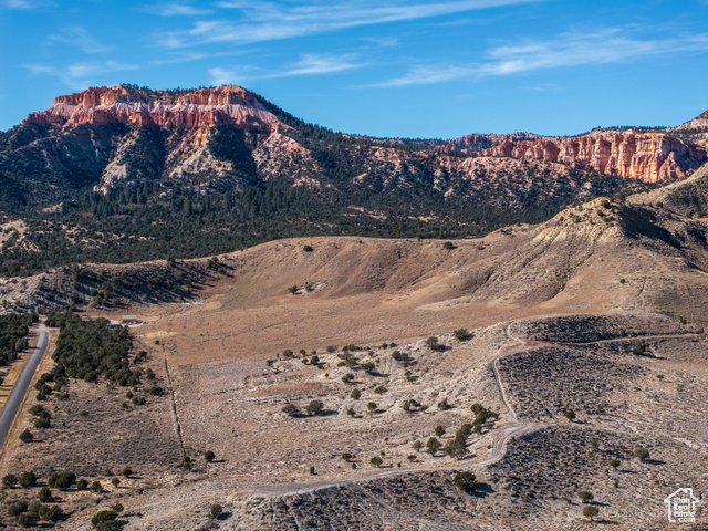 View of mountain feature