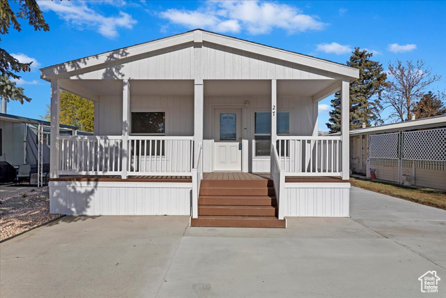 View of front of home featuring a porch