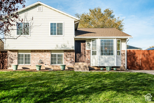 View of front of home featuring a front lawn