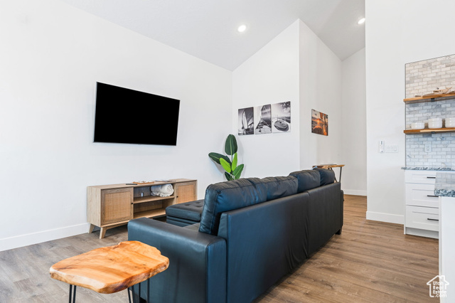 Photo 31 for MLS #2052372 at 1547 S Regent Rd