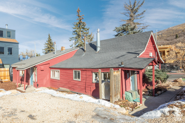 Photo 9 for MLS #2052783 at 1301 Park Ave