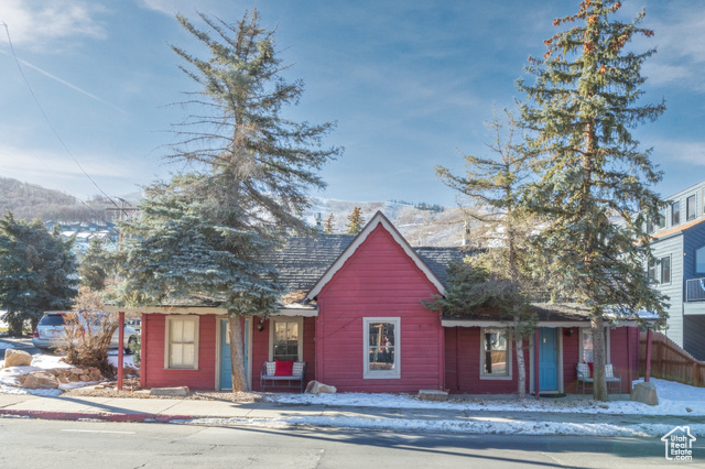 Photo 3 for MLS #2052783 at 1301 Park Ave
