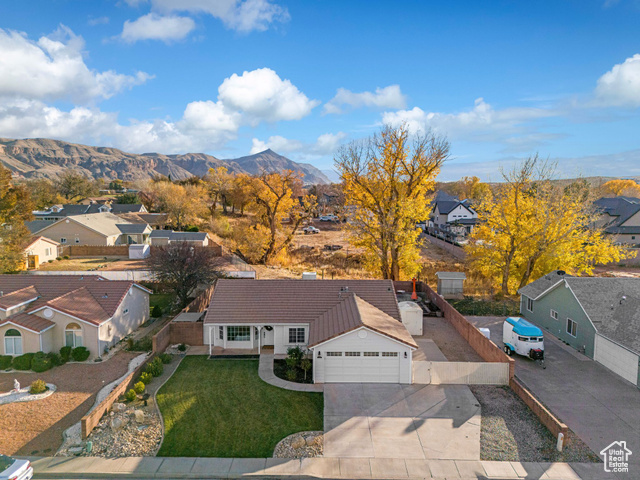 Bird's eye view with a mountain view