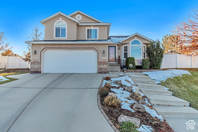 View of front property featuring a garage