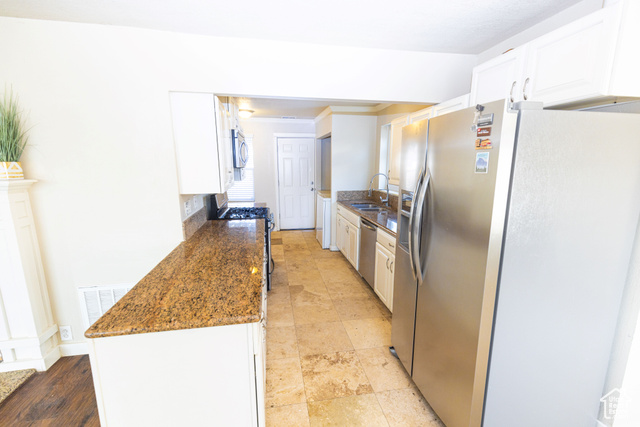 Photo 9 for MLS #2054085 at 428 S 300 East