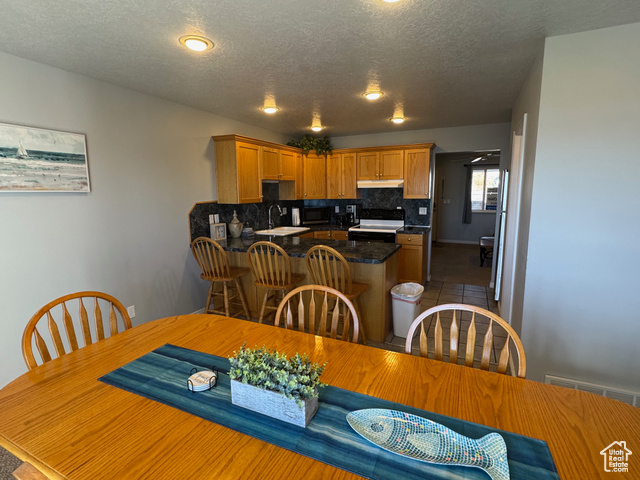 Photo 12 for MLS #2054488 at 890 N Newberg Pl #3