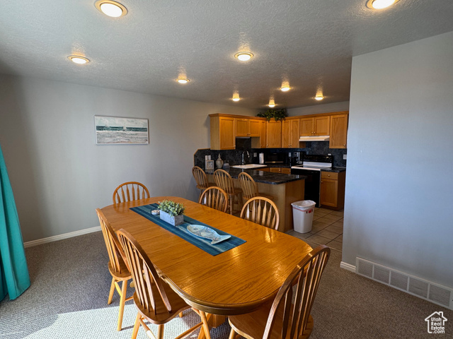 Photo 11 for MLS #2054488 at 890 N Newberg Pl #3