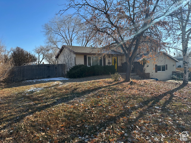 View of front facade with a front yard