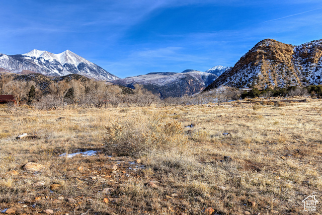 View of mountain feature