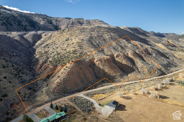 View of mountain feature