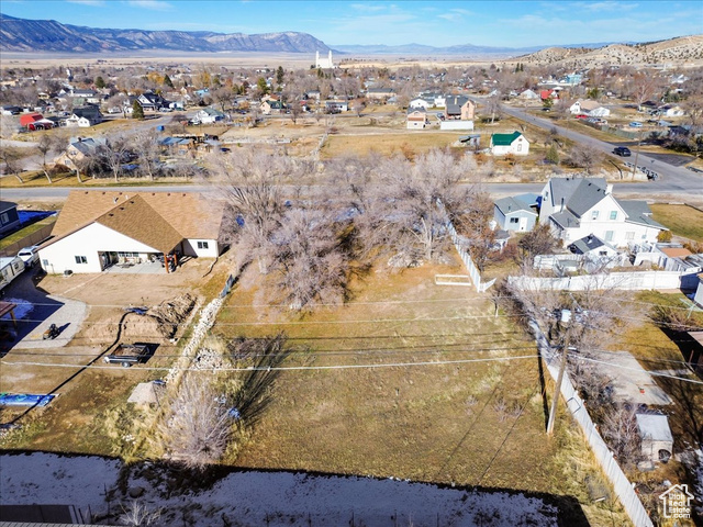 Birds eye view of property featuring a mountain view