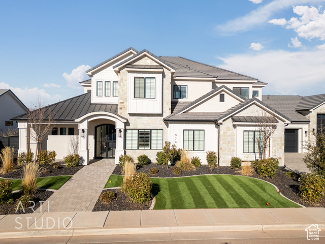 View of front facade with a front yard