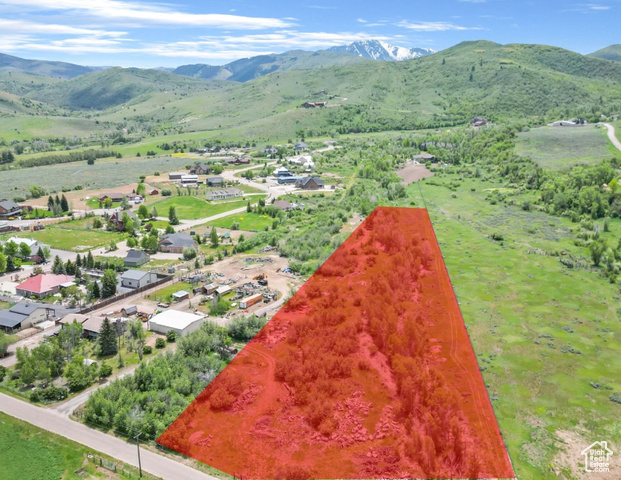 Aerial view with a mountain view