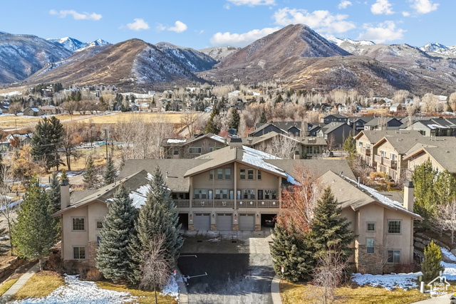 Just 15 minutes to Deer Valley's East Village, this community includes an outdoor pool, hot tub, gym and clubhouse Bright, inviting and ready for you to enjoy. This end unit townhome gives you an abundance of natural light and privacy. White oak floors in the living, dining and kitchen.  Carrara marble counters, deep navy-blue shaker cabinets with rich gold hardware, draws you into the Kitchen.  4th bedroom on the main floor that makes the perfect layout. You will fall in love with this property.