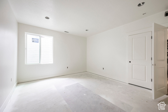 Photo 15 for MLS #2055719 at 6048 N Fairview Rd #220