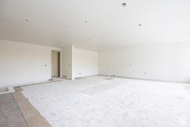 Photo 9 for MLS #2055719 at 6048 N Fairview Rd #220