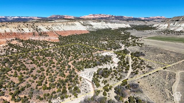 View of mountain feature