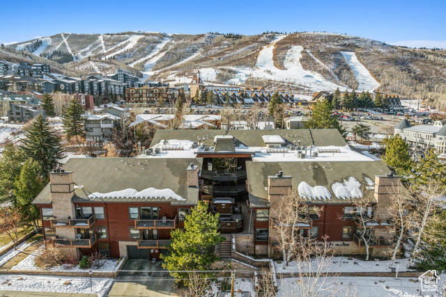 Snowy aerial view with a mountain view