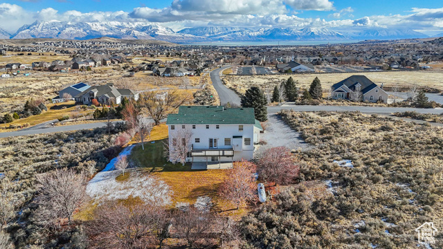 Drone / aerial view featuring a mountain view