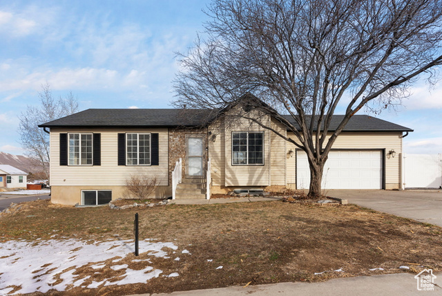 View of front of house featuring a garage