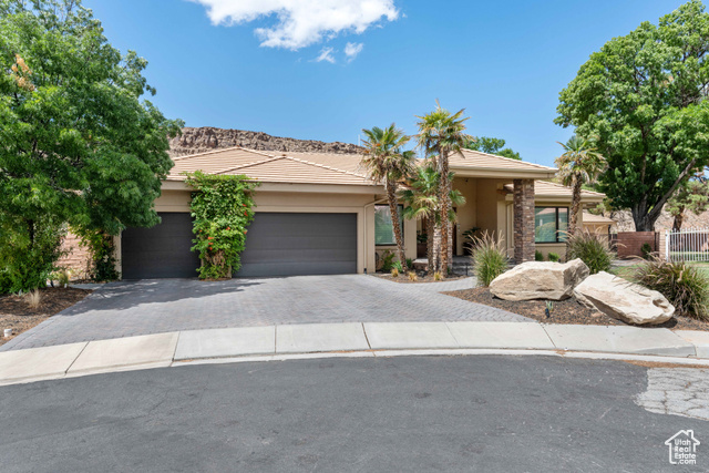 View of front of house featuring a garage